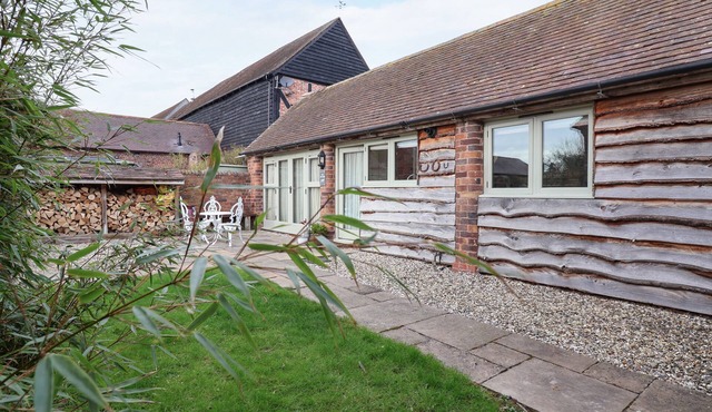 THE COW SHED, pet friendly, with a garden in Bridgnorth