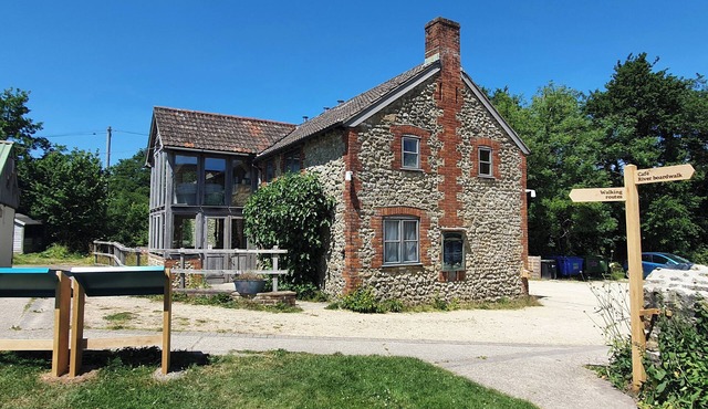 THE COW SHED, pet friendly, with a garden in Toller Porcorum