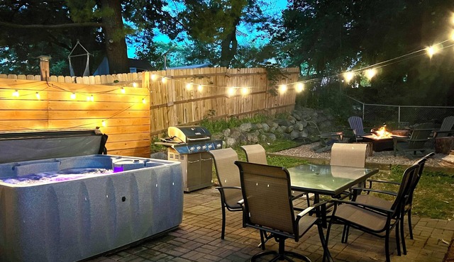 The Cow Tipper: Near Everything - SPA - Game Room - Fire Pit & Patio - Sleeps 10