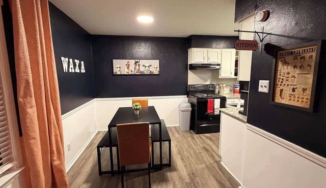 The Cowboy Club | Sleeps 4 | Heart of Waxahachie