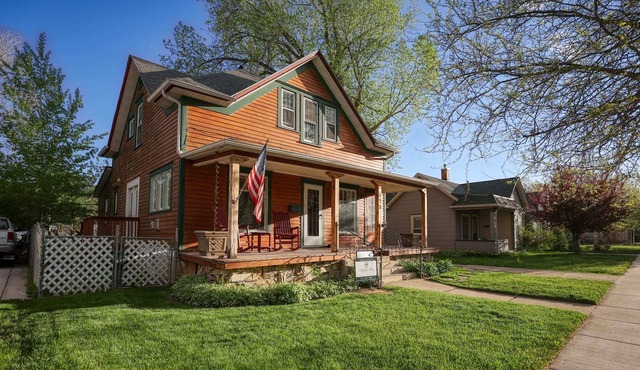 The Cowboy Retreat, Sleeps 13! Pets Welcome!