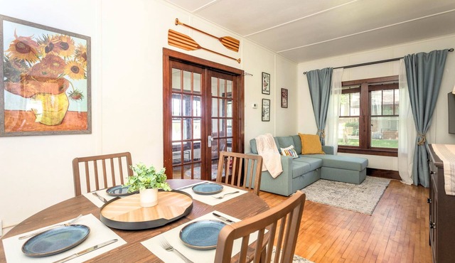 The Cowdry Cottage | Pet-Friendly | Canoe | Bikes
