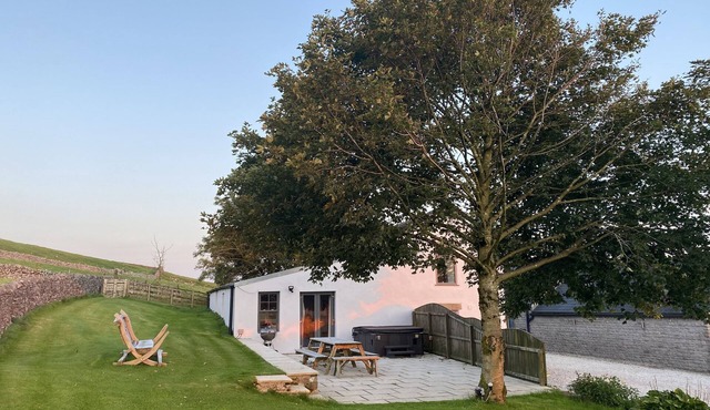 The Cowshed at Cop Farm is a Detached Barn with Hot Tub for up to 10 people