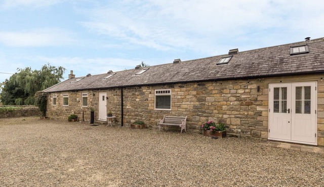 THE COWSHED, family friendly, character holiday cottage in Horsley