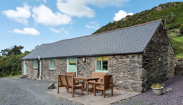 The Cowshed - sleeps 5 guests in 2 bedrooms