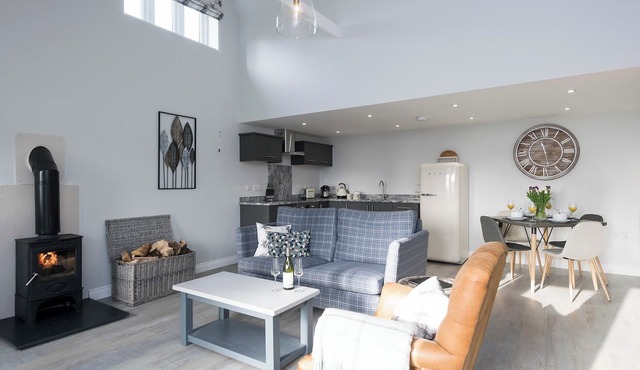 The Cowshed - UK10354