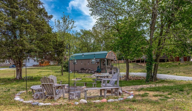 The Cowskin Bunkhouse - Lakeview Getaway - perfect for fishermen/small families!