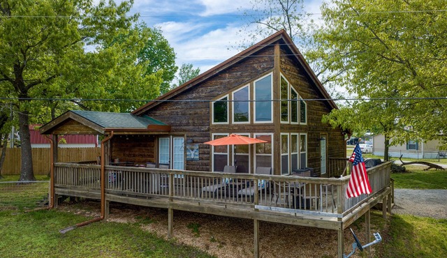The Cowskin Cabin - Lakeview, great for fishermen, families and friends!