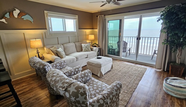 The Coziest 2 Bedroom/2 Bath Oceanfront Condo In Surfside Beach!