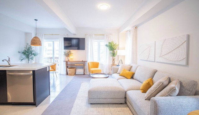 The Coziest Corner in Ancaster. Brand New!