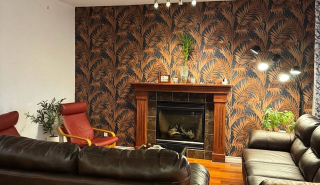 The Cozy 3 bedroom House + 2 Living Rooms +Game Room+2.5 Bath+ Central Heat & AC