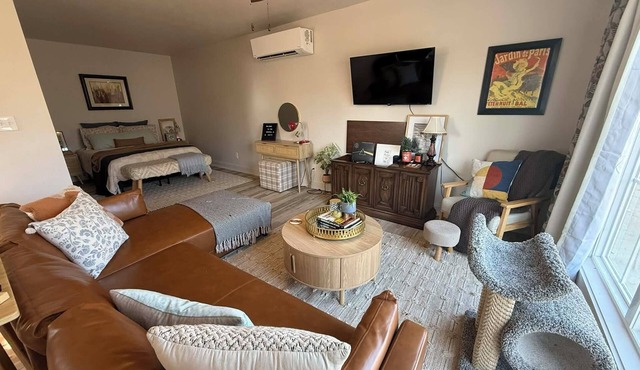 The cozy and quiet Central Studio in the heart of Columbus