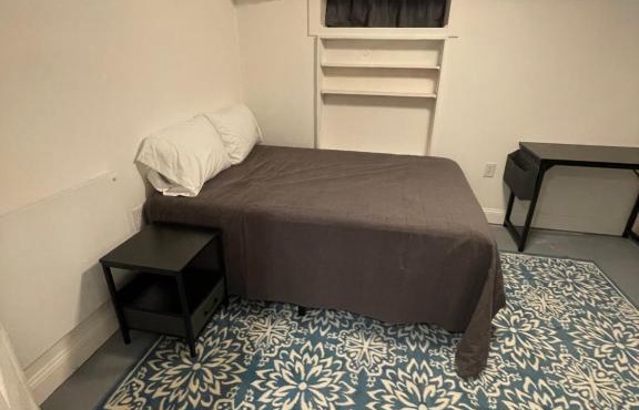 The Cozy Budget - Room near Liberty!
