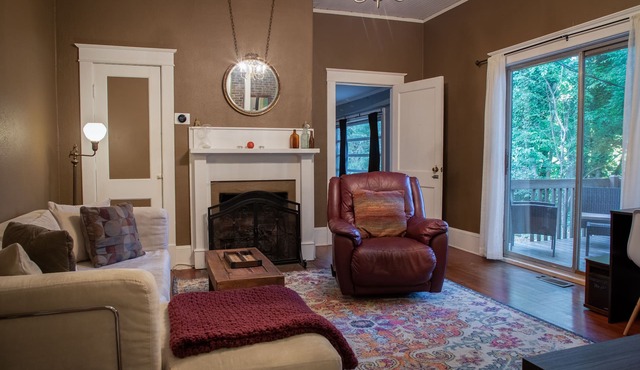 The Cozy Bungalow - Official Historic Home Near UNC!
