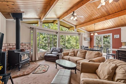 The Cozy Cabin - 2-Level Home with Spacious Yard home