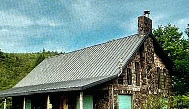 The Cozy Cabin Close to Town in gorgeous Valentine Nebraska,