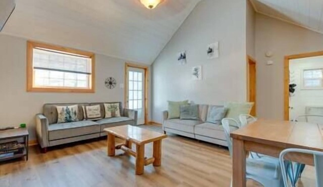 The Cozy Cabin Romantic Getaway