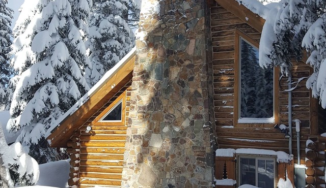 The Cozy Cabin.Walk to Brighton ski slopes!