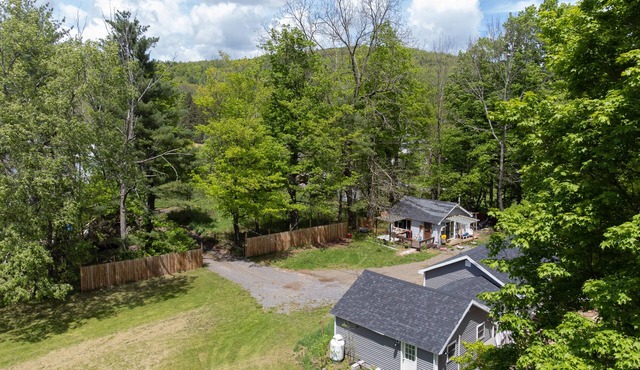 The Cozy Cabins at Walnut Grove- Your Perfect Getaway near Hunter/Windham
