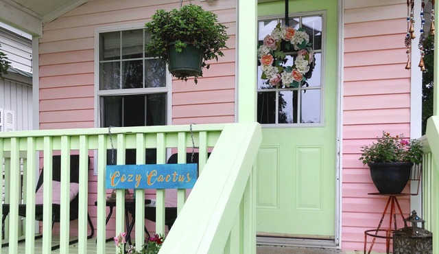 The Cozy Cactus: 1 Room Studio Tiny Home 2.6miles from the Frio River