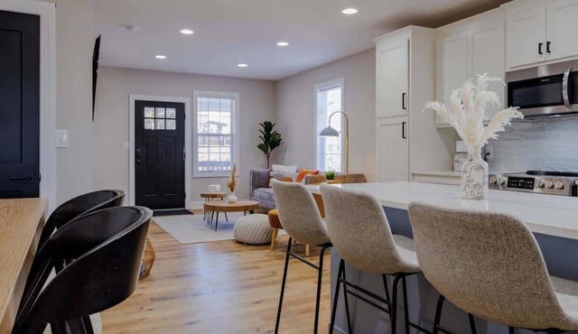 The Cozy Chic WeCo Spot | Just 3 minutes to DT!