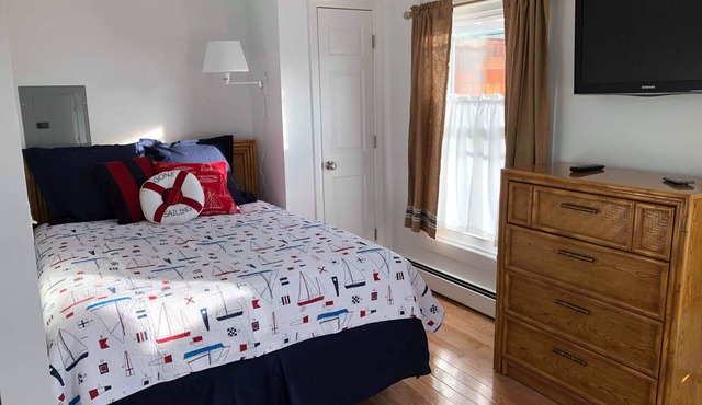 The Cozy Clamshell - Peaceful Bay Head Studio with AC - Steps to Beach w Parking