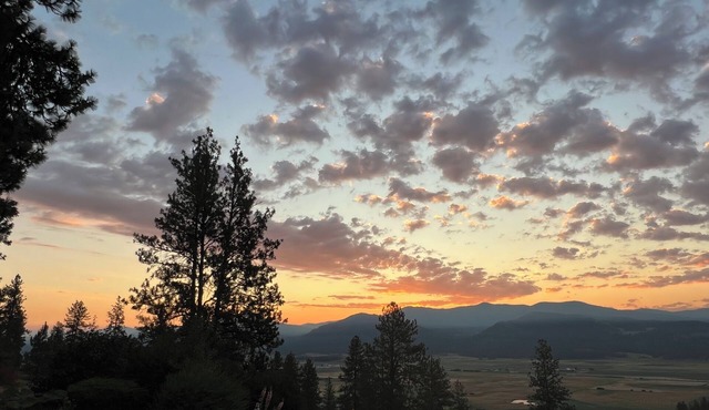 The Cozy Clifftop View, LLC