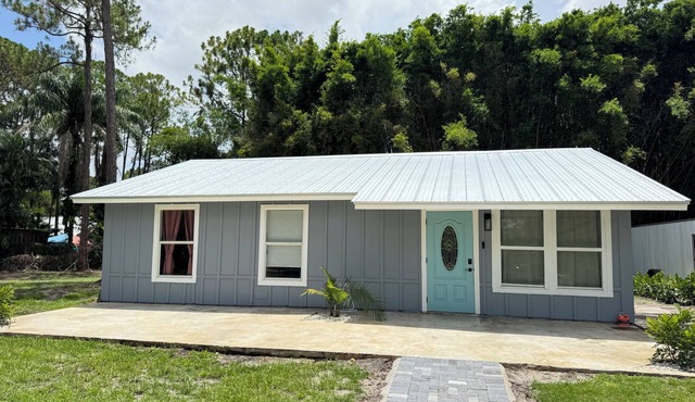 The Cozy Coaststead in Quiet Equestrian Neighborhood in Jupiter Close to Beach