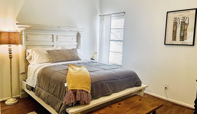 The cozy condo, work from home, long term stays welcome!