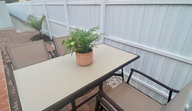 The Cozy Corner, A happy place - 2 min from 275 & I-4, & 4 min from Bush Gardens