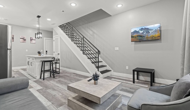 The Cozy Corner Escape apartment with WiFi and AC in beautiful Philadelphia