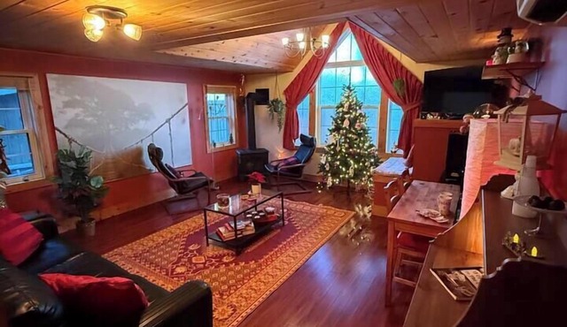 The Cozy Corner, Heritage Elora Log Cabin