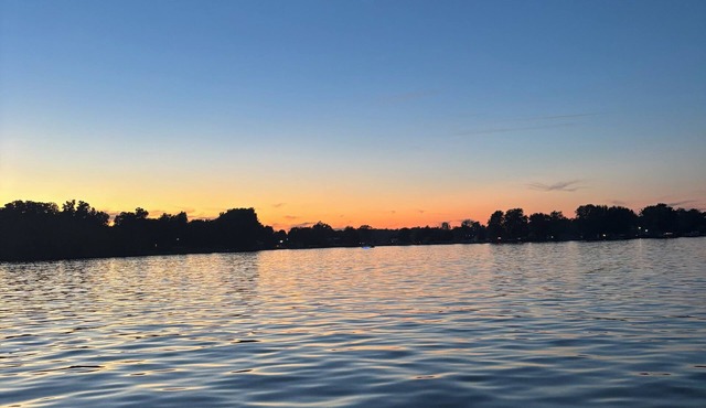 The “Cozy Corner” is a charming 3-bedroom cottage on Lake Witmer in Wolcottville