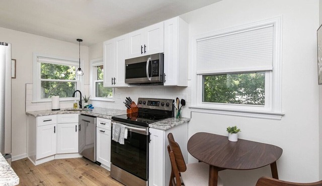 The Cozy Cottage - Entire house in Des Moines