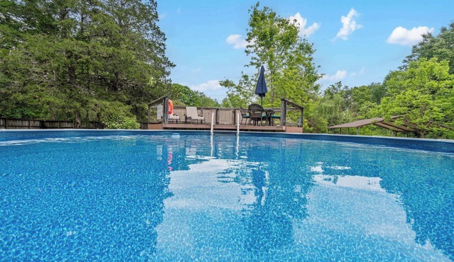 The Cozy Cottage Getaway | Private Pool & Hot Tub