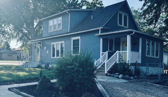 The Cozy Cottage in Crofton,NE 3+ bed, 1.5 bath has everything you need