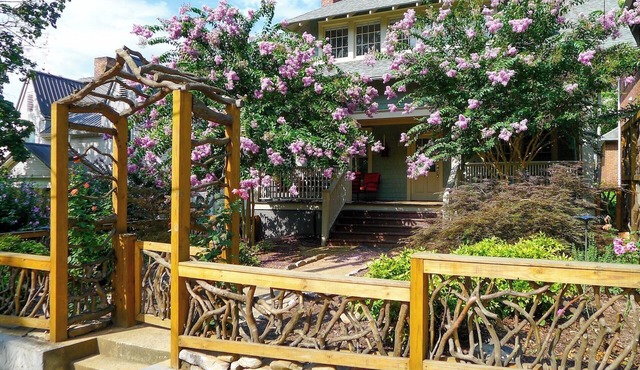 The Cozy Cottage in the Heart of Downtown - 300 5-Star reviews!