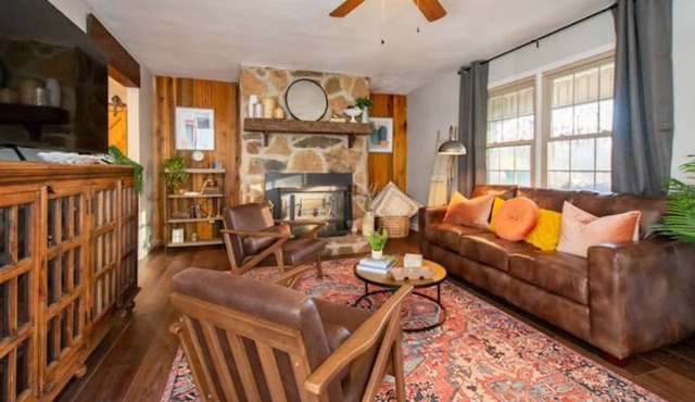 The Cozy Country Cottage