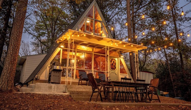 The Cozy Cove A Unique and Unforgettable Experience on Lake Hamilton