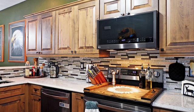 The COZY COVE is a newly renovated home that is family friendly with Wi-fi