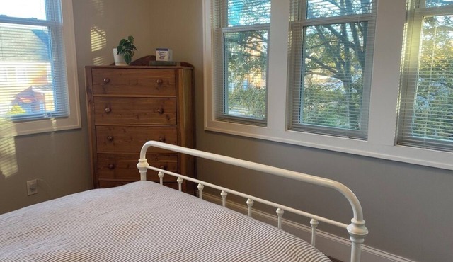 The Cozy Craftsman: A Retreat for the Whole Family