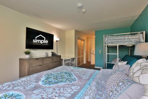 The Cozy Cubbie - Charming Studio, Summer Pool, Bus Route, Queen and Bunk Bed