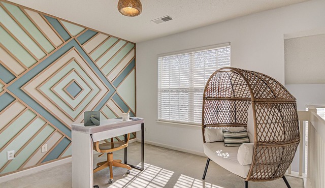 The Cozy Daydream Near PTI ~ Sleeps 6: Max 4 Adults