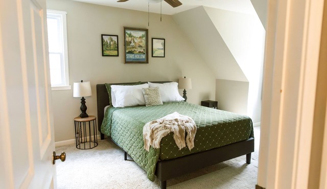 ~ The Cozy Farmhouse ~ Sleeps 10+ ~ Farm Views