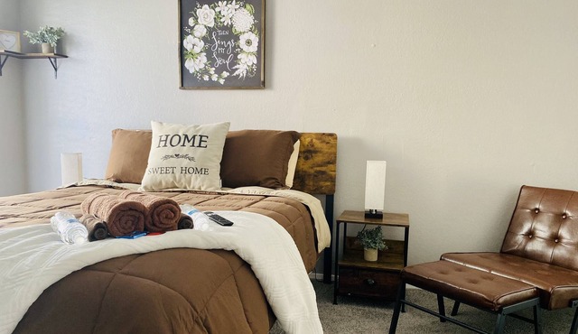 The Cozy Ft Worth Inn - Near: DT Stockyards Airport