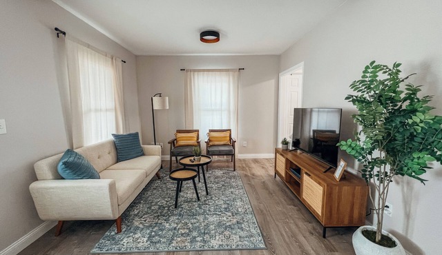 The Cozy Hideaway - 5-Minute Drive to Mayo Clinic