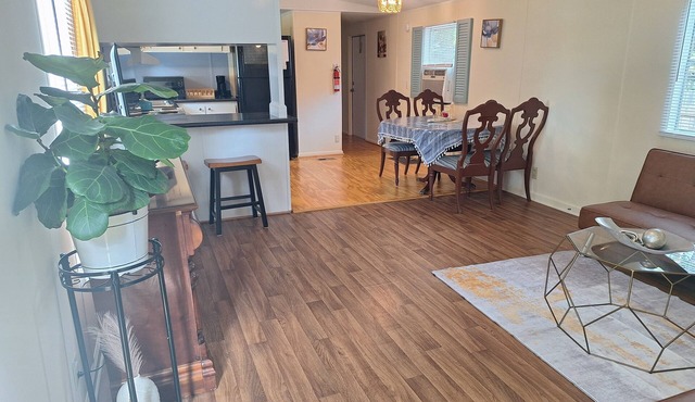 The Cozy Main Suite 2-bedroom mobile home in welcoming Hinesville with WiFi, Ac