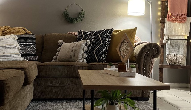 The Cozy Nest | entire home + private backyard