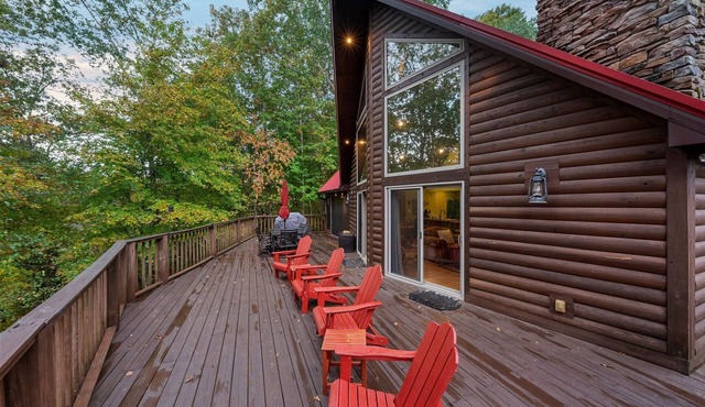 The Cozy Nolin Cabin in Mammoth Cave, KY makes for the Perfect Lakefront Getaway