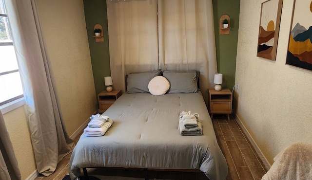 The Cozy Nook/Lovely 1-bedroom studio with AC in vibrant Tampa